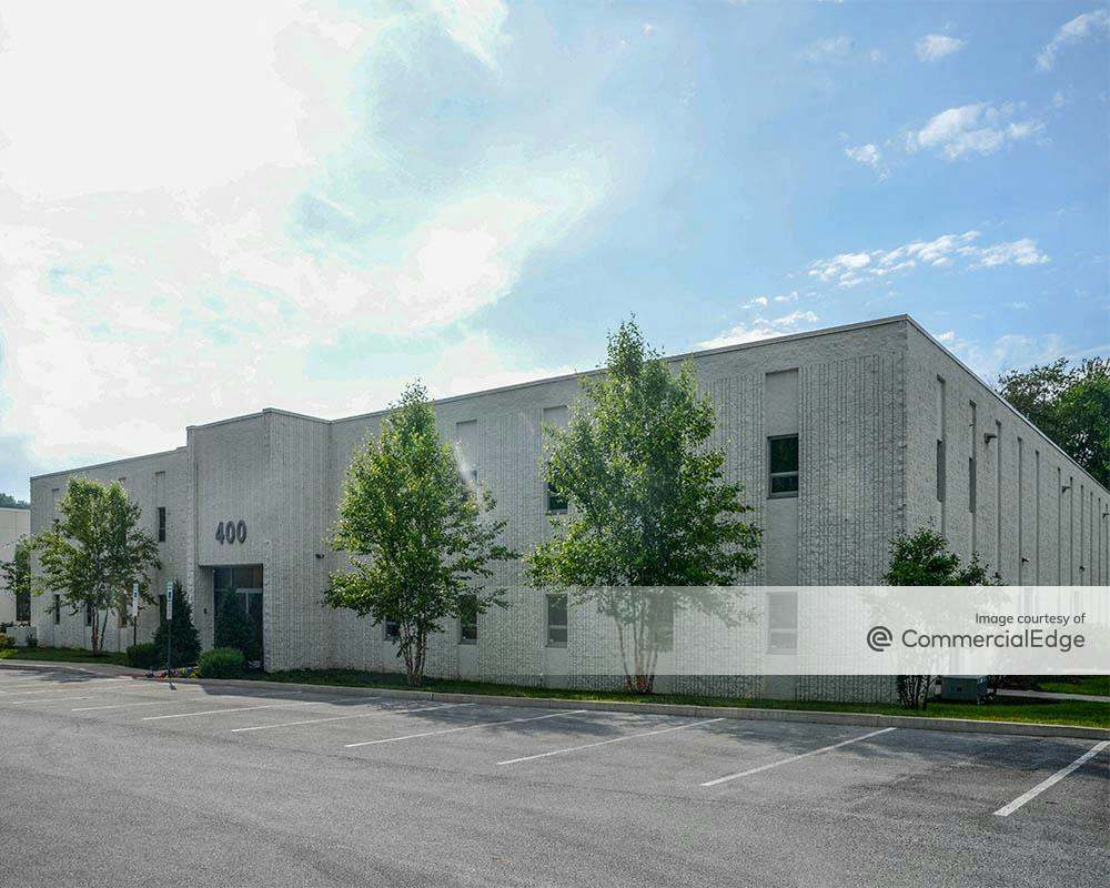 The Campus 200 & 400 Willowbrook Lane 200 Willowbrook Lane, West